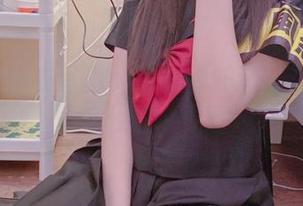 AT鲨连体衣写真：我就想知道在这种衣服里怎么吃水煮面。
