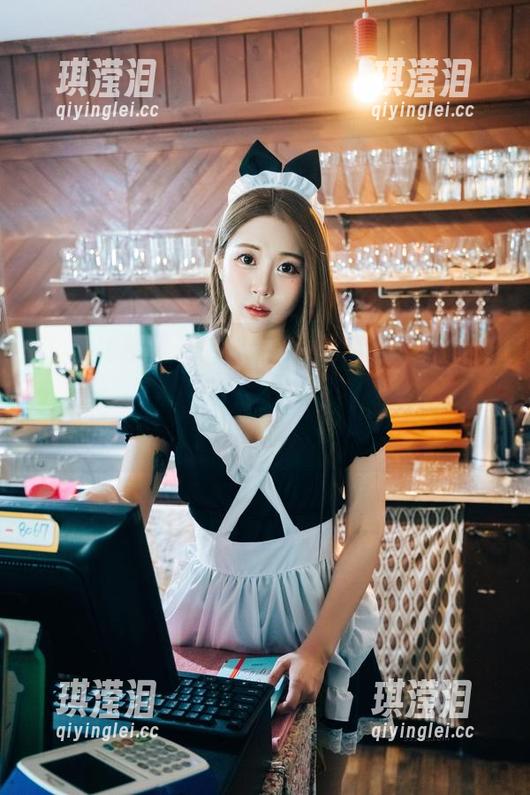 Bomi(普美)的这些照片里，运动变得那么简单、又带点俏皮，心里默念着“我也想这样试试”！