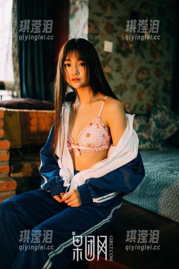 GIRLT果团网-陈秋雨 GIRLT果团网 - 制服照?太难取舍了,陈秋雨美图上的每一眼都让我陷入甜蜜又苦涩的思考~~