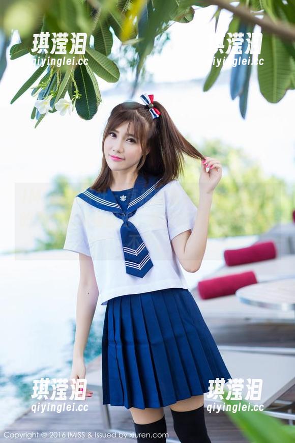 IMiss爱蜜社-许诺Sabrina IMiss爱蜜社 - 直接翻看许诺Sabrina的无圣光瑜伽图包,炫耀的姿势也没啥大不了。