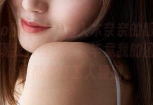 MiiTao蜜桃社 – 潜入木奈奈的眼镜美图中，发现我只能羡慕，毕竟我的围巾和眼镜都是打工人级别。