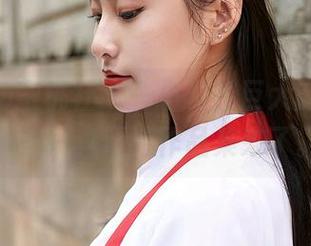 MiiTao蜜桃社 – 一小步，巨大的纯白想象——李颖诗作品集来了。
