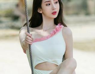 UGirls尤果网 – 看到一只香蕉船的图包，才明白厨房的浪漫