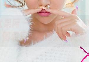UGirls尤果网 – 孟狐狸把修女的气质用原图和写真玩得淋漓尽致