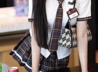 XIAOYU语画界 – 更新季！在徐莉芝Booty的办公室图集里发现了啥？