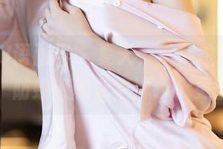 XIAOYU语画界 – 夏天，潘朵拉Laa作品分享：防蚊液和冰淇淋哪个更重要？