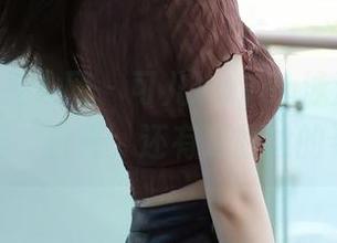 Xiuren秀人网 – 可儿kayen泳池写真:泡泡、日光,还有那尴尬的姿势