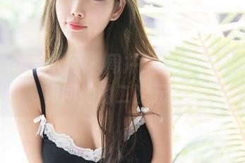 Xiuren秀人网 – 周井空全套写真,内衣如同她的二次元隐喻