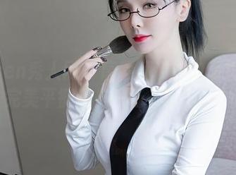 Xiuren秀人网 – 唐翩翩和她的高跟鞋:完美平衡还是一场“闹剧”?