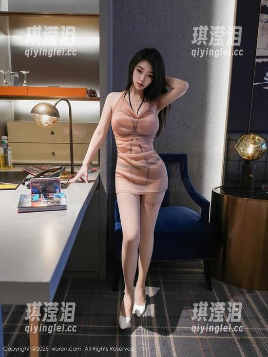 Xiuren秀人网-糯美子nini Xiuren秀人网 - 糯美子nini海边图集:看样子,海边的风也是印象派的!