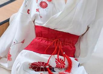 Xiuren秀人网 – 当陈念灵Vickyao遇上礼服：高清美图里的奇葩舞动