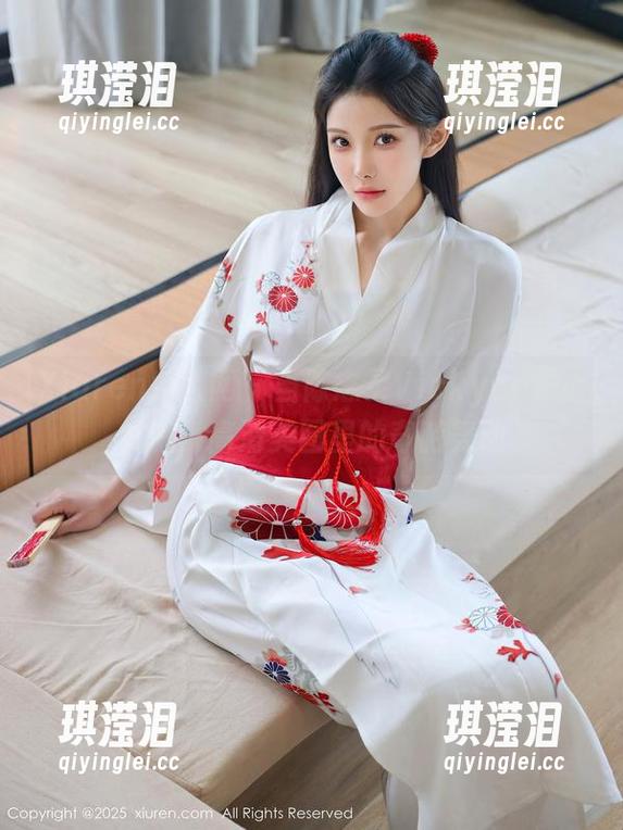 Xiuren秀人网-陈念灵Vickyao Xiuren秀人网 - 当陈念灵Vickyao遇上礼服:高清美图里的奇葩舞动