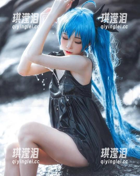 kitaro绮太郎“裸足”分享：在图库里寻找没有鞋子的诗意，脚趾的自由，真的有点玩味。