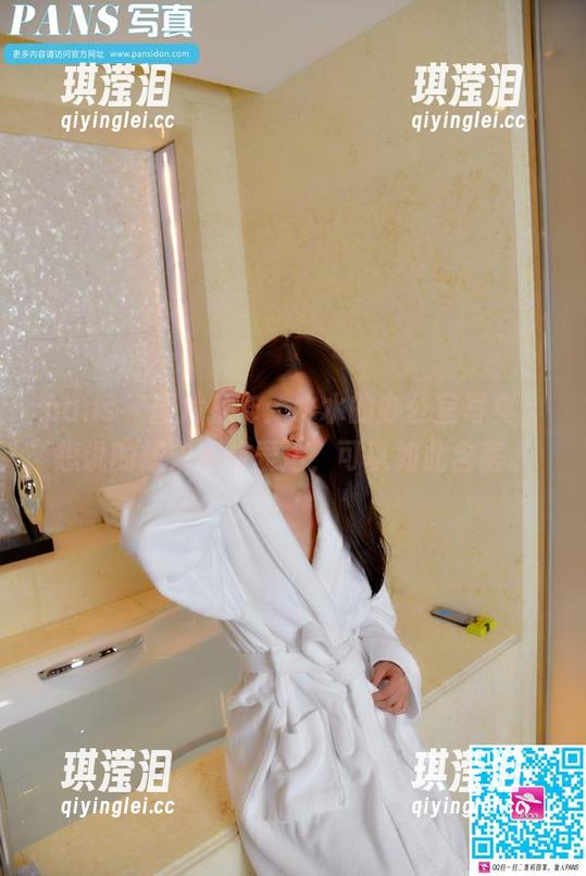 pans-水水 pans - 图片打卡:水水的办公室写真,想说的却未必能表达,可以如此含蓄。