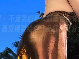微密圈 – 不爱笑的赛琳的蓝色连体比基尼图集：我觉得要给这作品打个高分只是因为她！