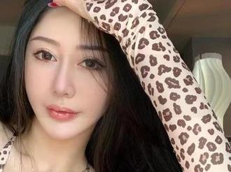 微密圈 – 图库分享不爱笑的赛琳的连体衣，今天你穿了吗？
