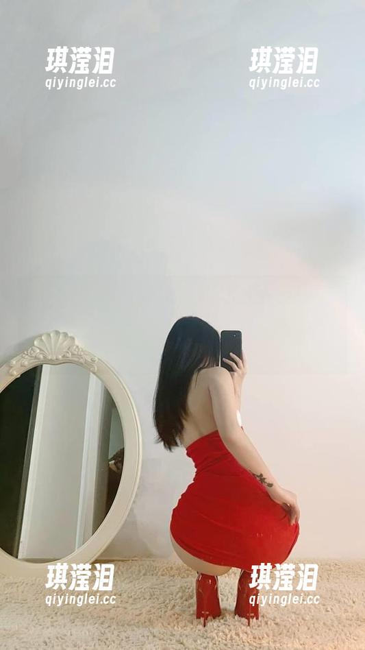 俏妞qiaoniu66 微密圈 - 俏妞qiaoniu66的定制睡衣写真,敢不敢告诉我她是在睡觉还是在玩凌波微步?!