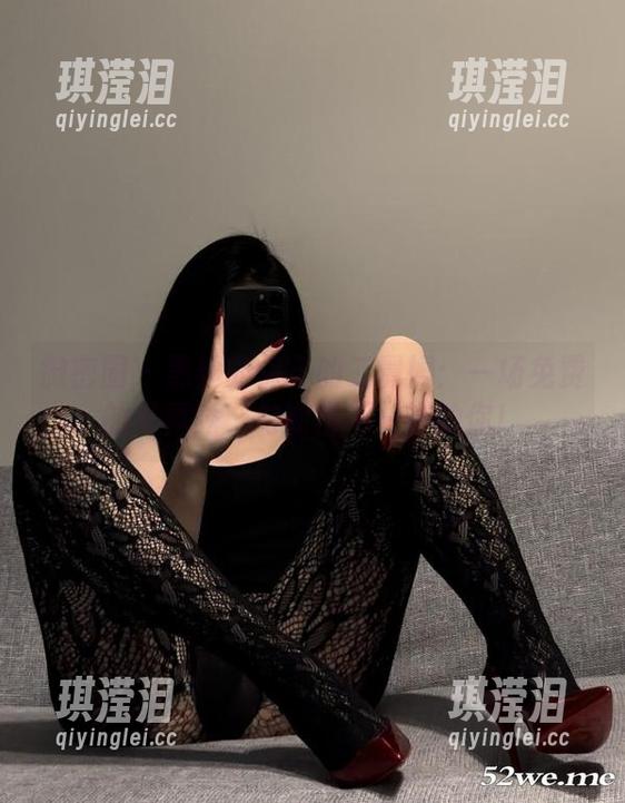 保守的二舅妈 微密圈 - 黑丝的保守的二舅妈:一场免费的写真秀,勾勒出不一样的你!
