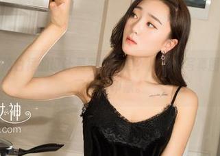 克拉女神 – 这白裙的设计是要炸场吗?周迪的写真图包给我留下了深刻印象。