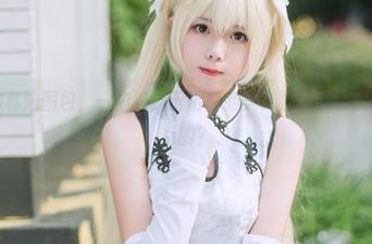 向小圆的私拍图包，一边流连于浴缸的美，要不要考虑拼个大一点的？