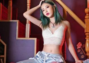 嗲囡囡 – 好想问,尤尤子这一组美足写真能耐心看多久呢?