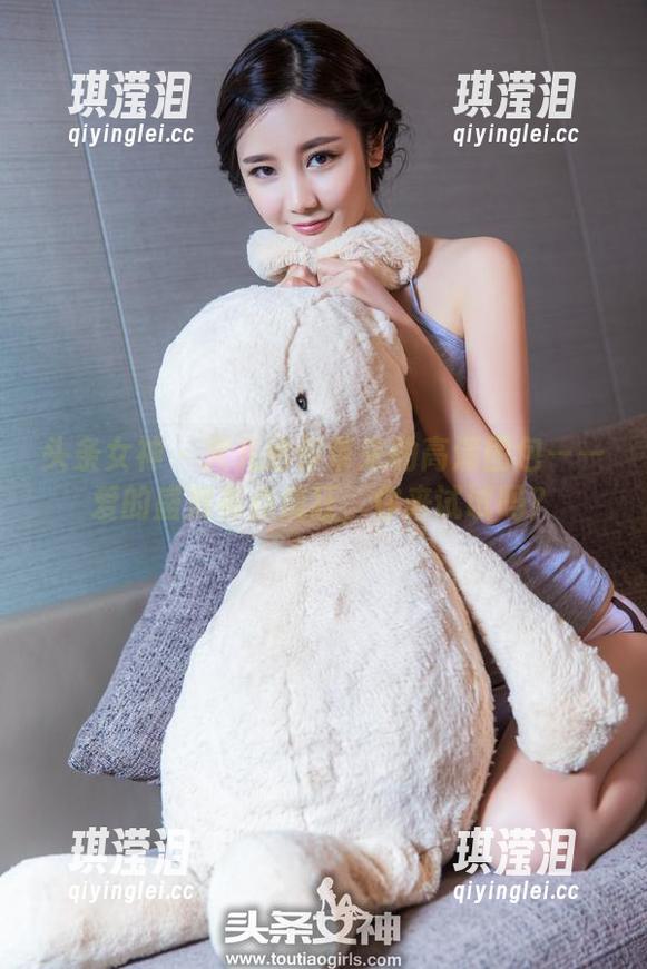 头条女神-火儿 头条女神 - 火儿给你带来的高清图包——爱的盛放有点疯狂,你来试试吗?
