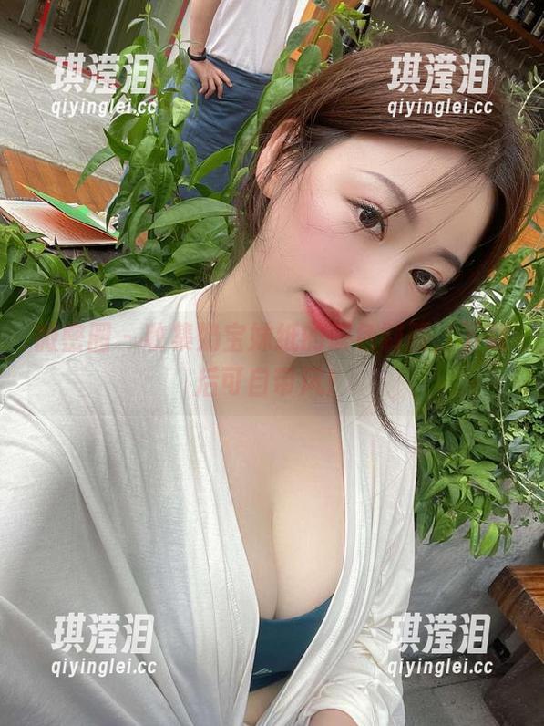 奶宝妹纸 微密圈 - 收集奶宝妹纸的蓝色制服,下载后可自带风!