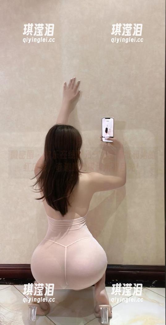 奶宝妹纸 微密圈 - 欢乐在线时光:奶宝妹纸和她的红皮衣,奇迹般地吸引所有目光!