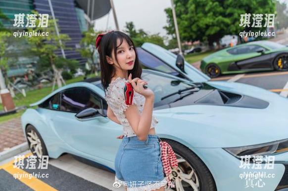 妍子坚不可摧 看妍子坚不可摧穿高跟鞋,图库里的灵魂摆拍,那个姿势真有点意思。