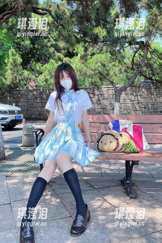 妖君白研 妖君白研的黑白套图,原图中火花四溅却又轻声细语