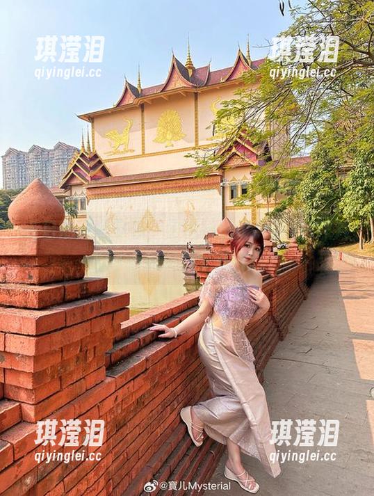 冬日的惹火圣诞，宝儿mysterial在照片里小心翼翼藏了些什么？