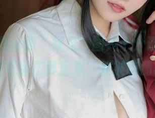 小仓千代w的“裸足”图片十分诱人，下载后可别在群里发，怕被吃醋哦！