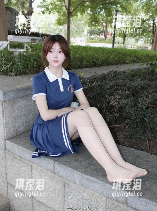 小众视觉-圆圆 小众视觉 - 圆圆在瑜伽垫上的高清写真,是不是又线条又撩人,这体态惹人注目啊!