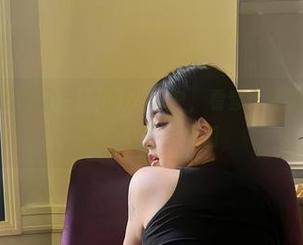 微密圈 – 小优优子与她的双人CP，看套图的时候，啧，总是忍不住多停留