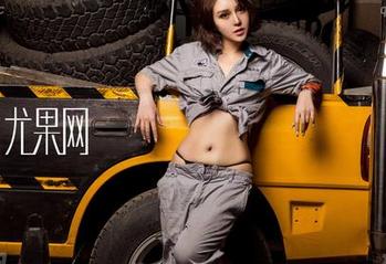 尤果网 – 米米女王最新分享，无需多言，气氛已然一片“色香味俱全”。