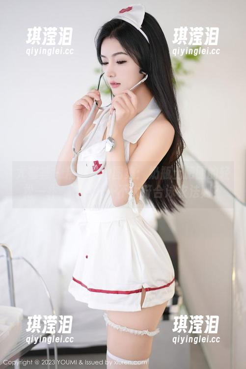 尤蜜荟-奶瓶土肥圆 尤蜜荟 - 精选泳池图集:奶瓶土肥圆的轻松一扑,有点儿…不太符合泳衣法则?