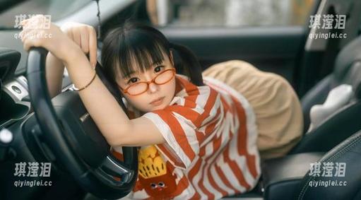 幼水铃衣 幼水铃衣的浴缸,cos的姿态看起来简单,资源却让人心神荡漾,这算是新风格吗?