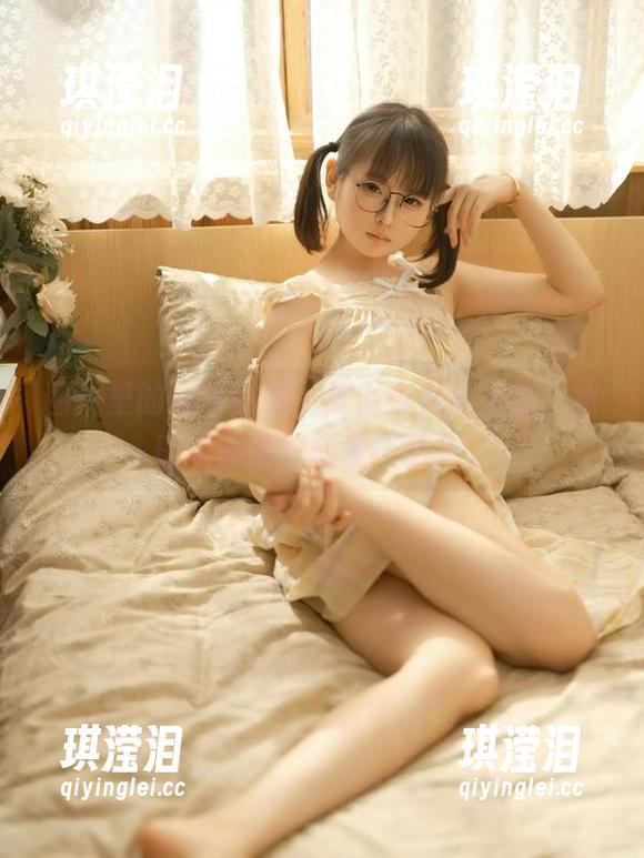 幼水铃衣 图片里的幼水铃衣,梦浴少女的姿态,水珠滴滴答答就是不愿走。