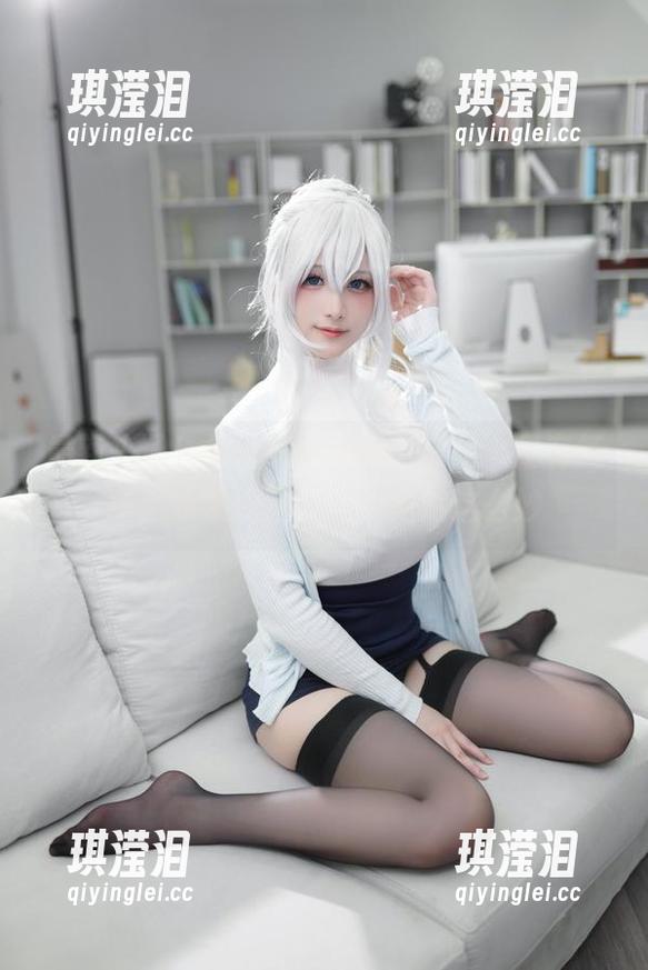 最新来了！幼爱youmeko裸足十足有气场，才发现这个姿势竟然这么妙