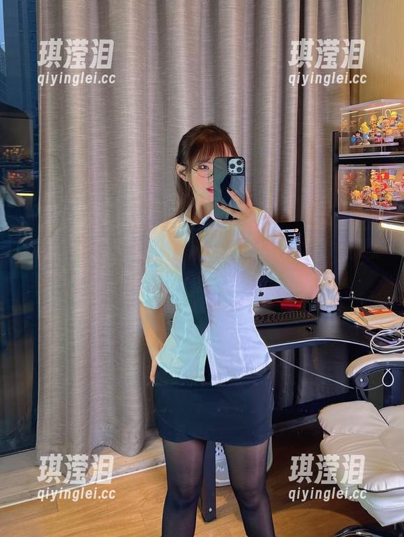 张思允 微密圈 - 这个黑丝制服,不同寻常!张思允的精选套图等你来探究。
