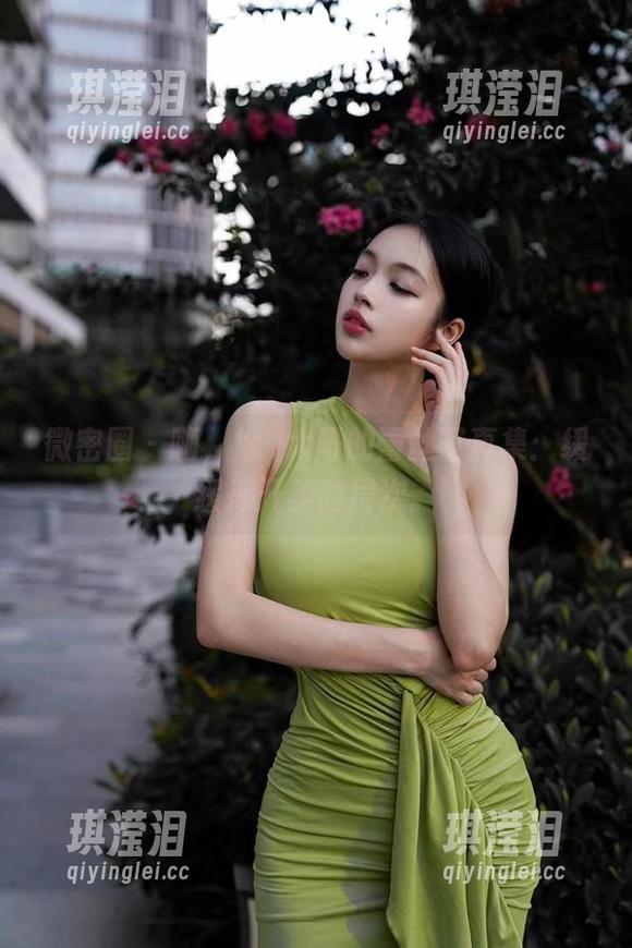 徐珺大哥 微密圈 - 嗨,徐珺大哥的蕾丝写真集:缓缓揭开美的层次。