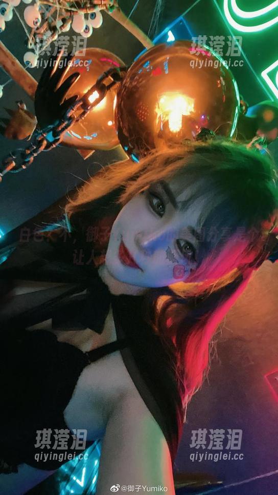 御子Yumiko 白色?不,御子Yumiko的美图分享是个让人想多几秒的画风!