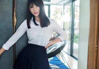 推女郎 – 想看易阳在毛衣里搞事情？快来拿你的免费图片吧！