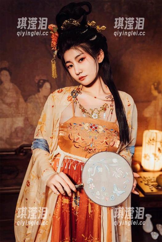 女仆的凝视，星澜想来杯珍珠奶茶高清原图让人仪态万千，洗碗的同时想入非非