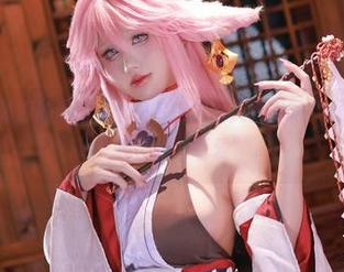 呃，桜满三时真的适合这个史尔特尔同人礼服吗？图包里我只想说，真的很“可爱”。