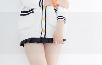 森萝财团 – 分享小樱的短裙高清图：裙子这么短，要不是我冬天堵车后钓鱼，真想打卡……