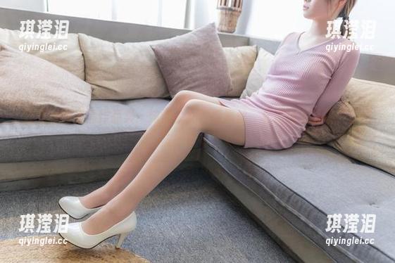森萝财团 森萝财团高清作品集:纯情少女性感黑丝,极简风里透着一丝俏皮,真有趣。