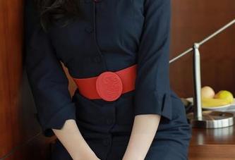 模范学院 – 听说Evelyn艾莉学姐的合集超级好看，这也让我停下脚步认真“观看”了几分钟。