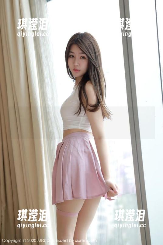 模范学院 - 白丝上线，艾希儿的全套写真不止于此，真让人摸不着头脑