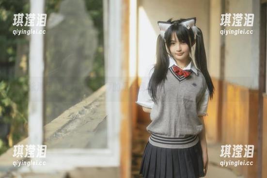 泳池里的樱井宁宁，真的是免费的资源，心里有点小激动